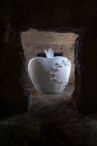 Michelangelo Pistoletto - La Mela Reintegrata